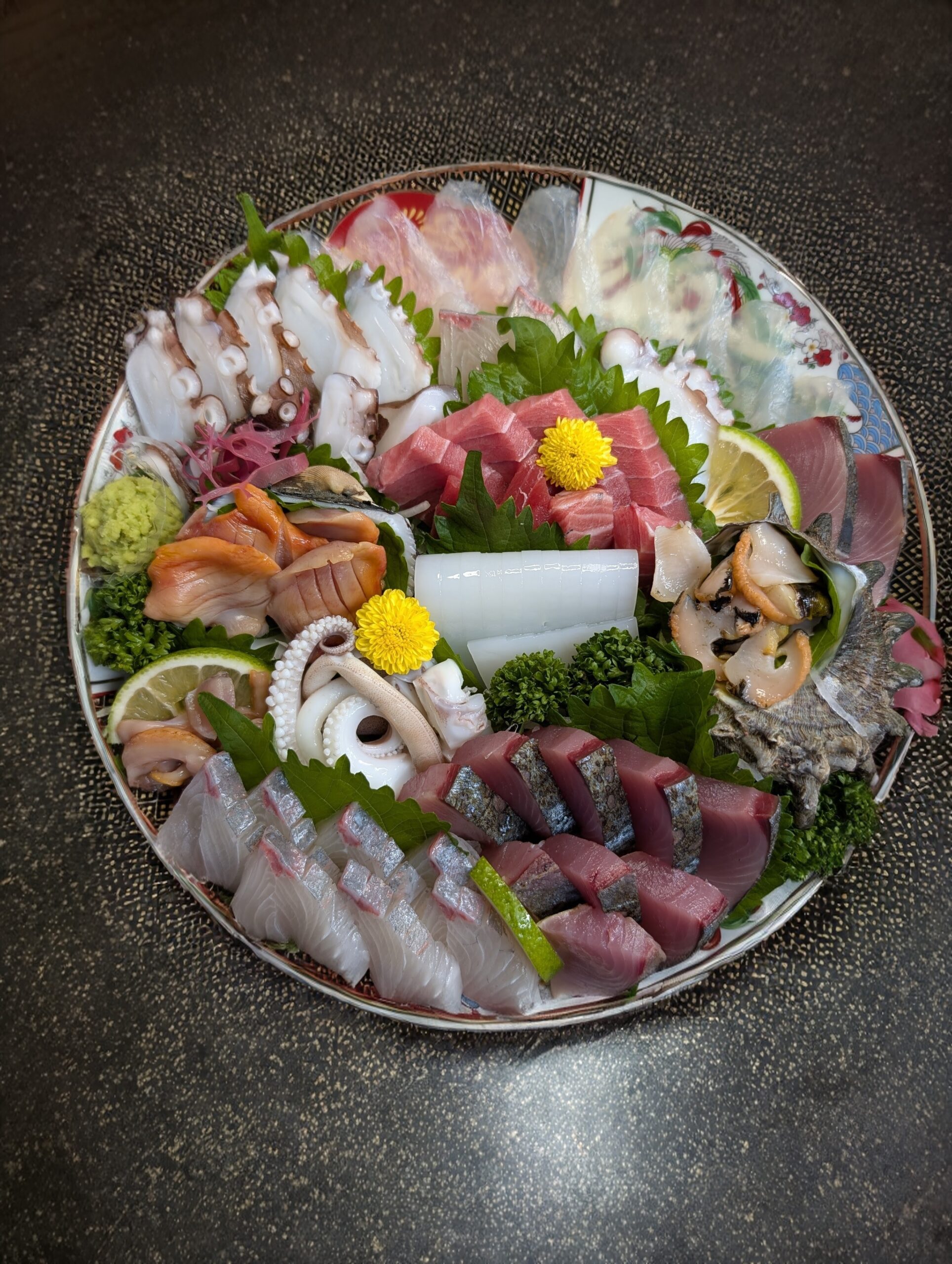 魚よしの刺身盛り合わせ｜4～5人前｜6,500円